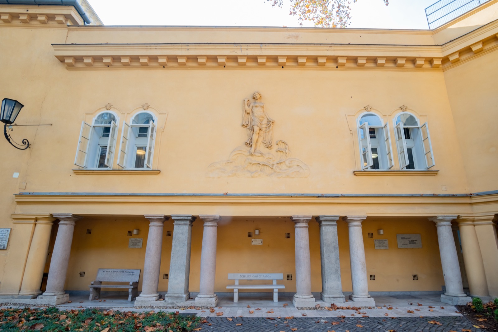 Historische Architektur bei einem Stadtrundgang durch Budapest