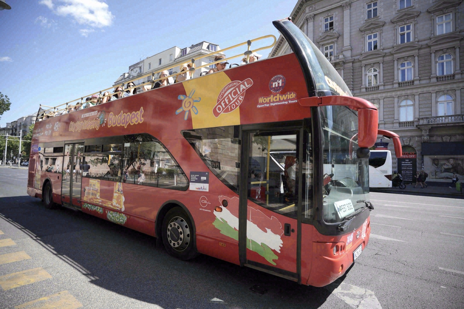 Hop-on-Hop-off-Sightseeing-Bus in Budapest